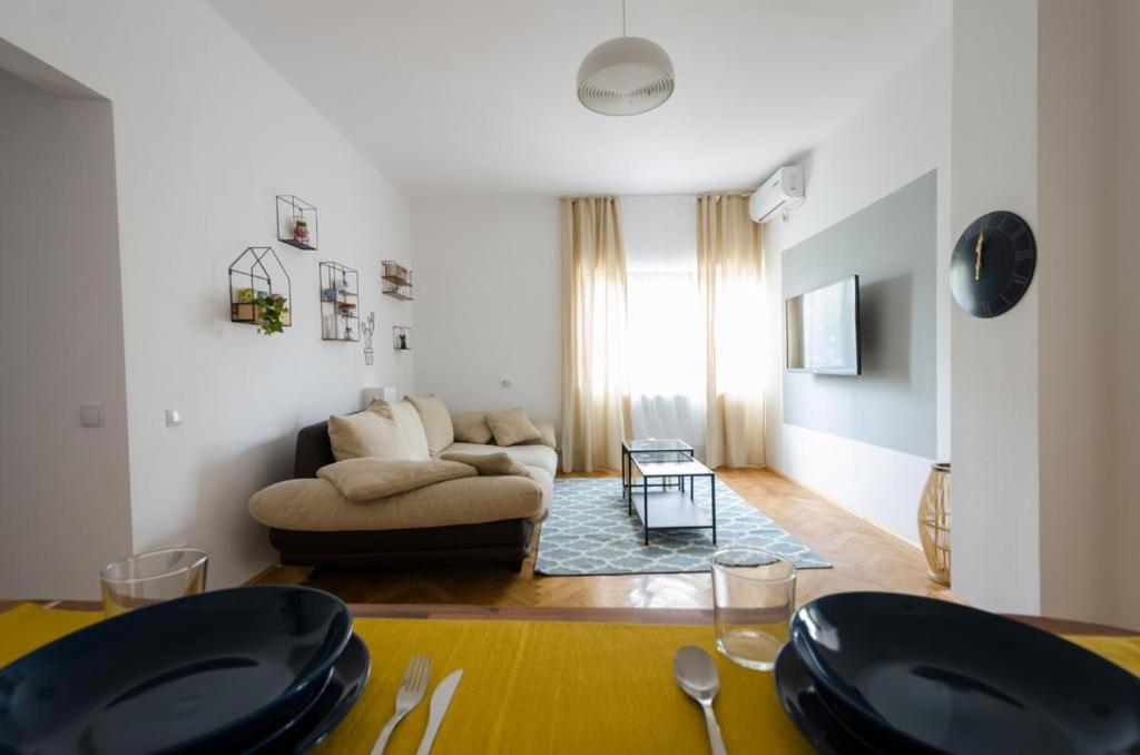 Stylized And Modern Apartment In Bucarest Exterior foto